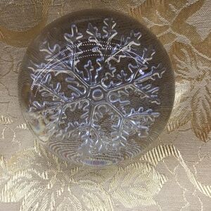 Crystal France clear glass domed Snowflake paperweight art glass preowned.